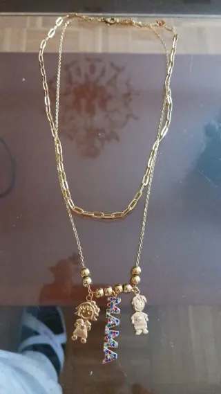 Catena in acciaio dorato con ciondoli e nome per bambini