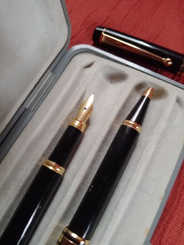 ESTUCHE COM CANETA E LÁPIS BOLBOL ANTIGUIDADES