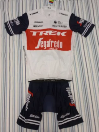 Maillot y culotte logo Trek Segafredo