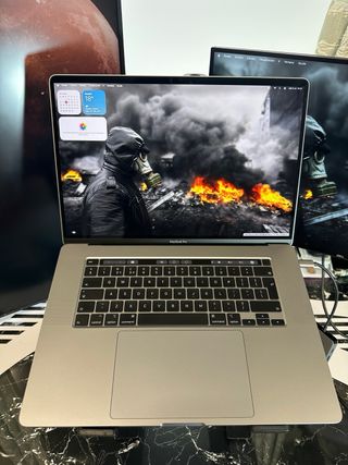 MacBook Pro i9 8core /1TB SSD + Paq Adobe