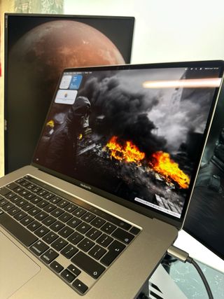 MacBook Pro i9 8core /1TB SSD + Paq Adobe