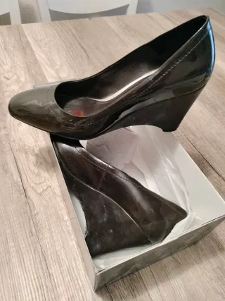 Zapato Salón Cuña Charol Chocolate