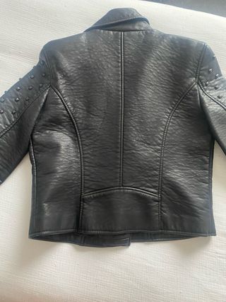 Cazadora Mango tachuelas negra 