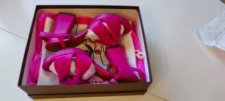 Zapatos de tacón fucsia