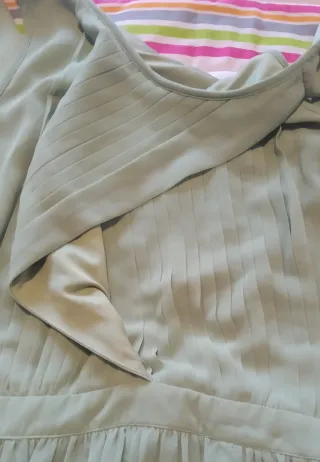 Vestido verde con cintas