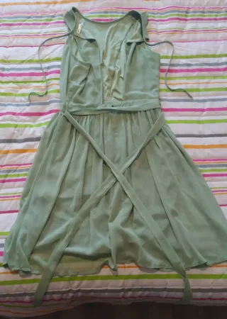 Vestido verde con cintas