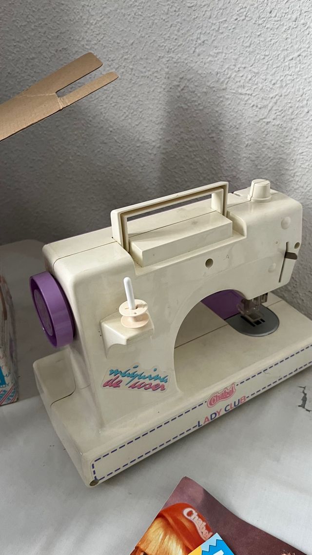 Máquina de coser Chabel Lady Club Años 80