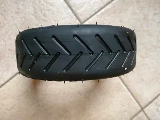 Rueda y cámara 8 1/2 x 2 para patinete eléctrico.