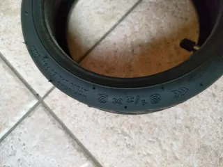 Rueda y cámara 8 1/2 x 2 para patinete eléctrico.