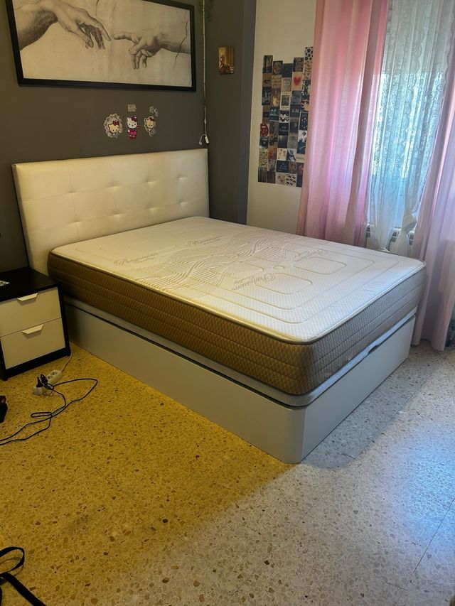 DIVANO E MATERASSO IN VENDITA