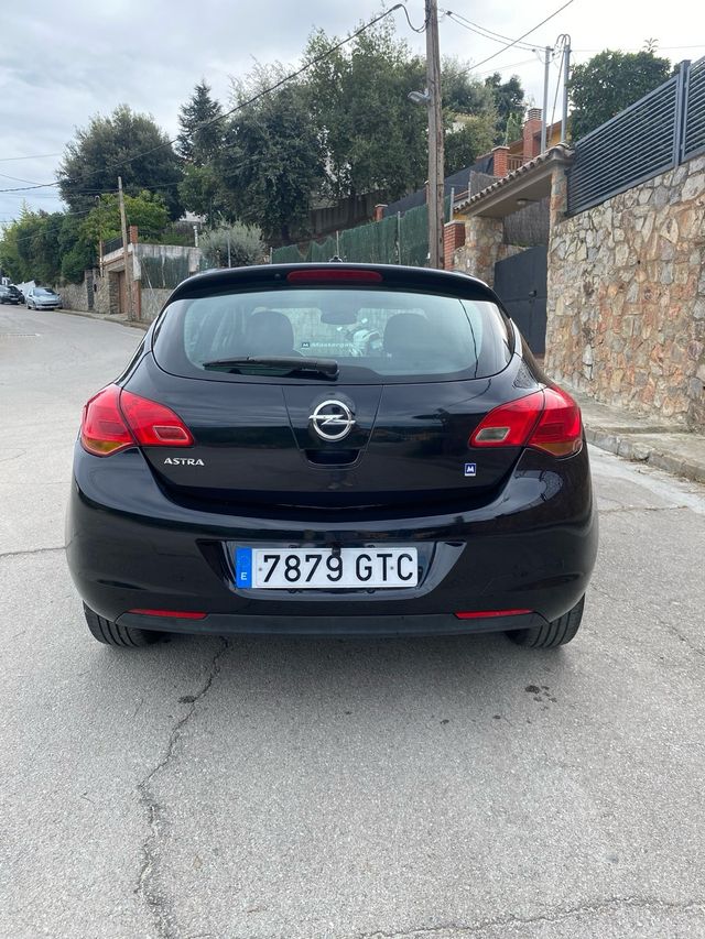 Opel Astra 2010