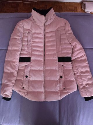 Preciosa chaqueta beige,con borreguito por dentro.