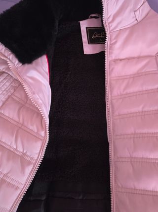 Preciosa chaqueta beige,con borreguito por dentro.