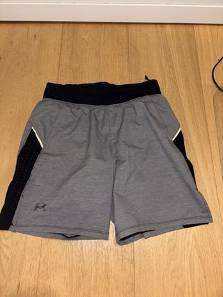 Pantalón corto Under Armour gris y negro