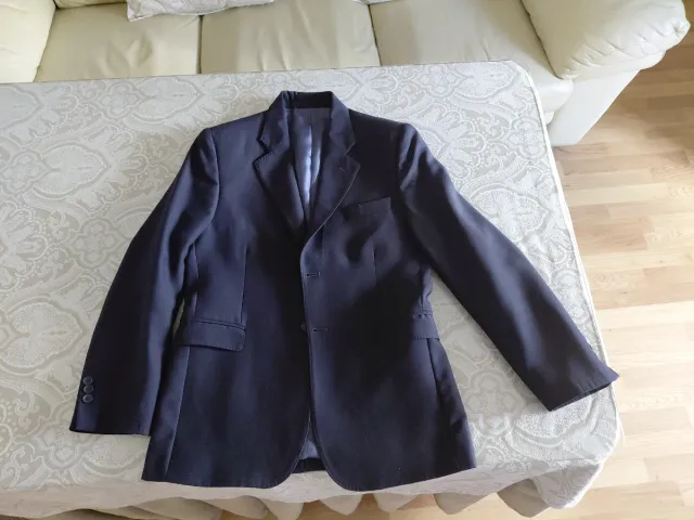 Chaqueta oscura talla 42. Para niño 14 años