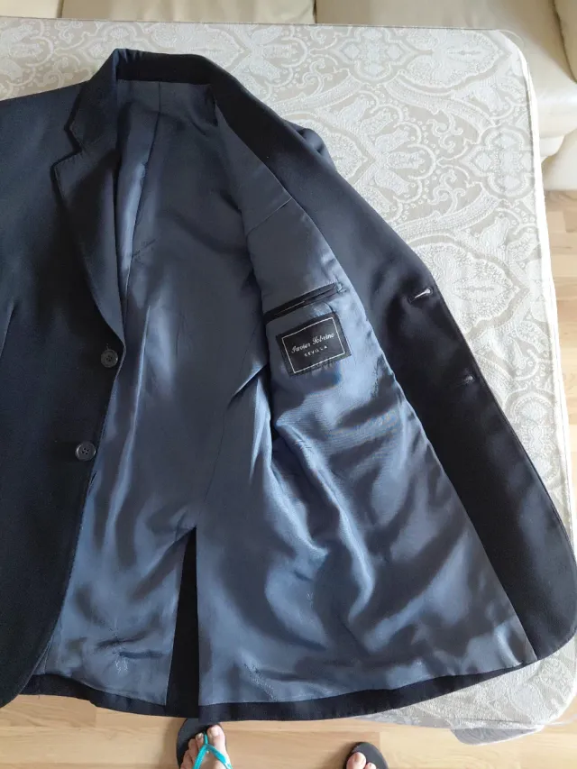 Chaqueta oscura talla 42. Para niño 14 años