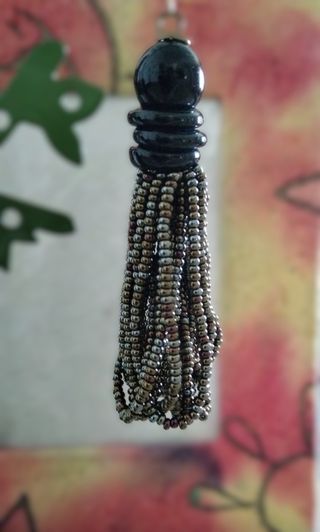 Orecchini pendenti lunghi multifilo neri e grigi