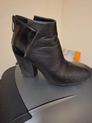 Stivaletti neri con tacco