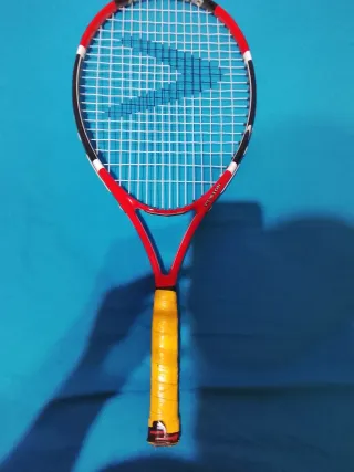 Raqueta de Tenis Roja