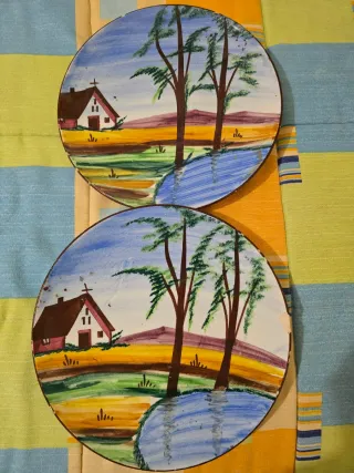 Due piatti decorativi antichi