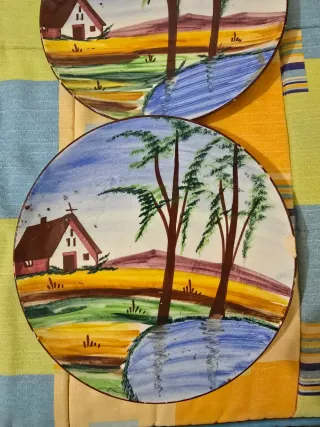 Due piatti decorativi antichi