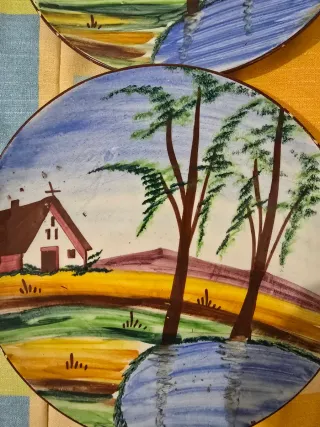 Due piatti decorativi antichi