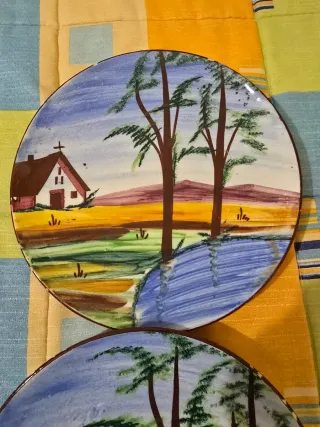 Due piatti decorativi antichi