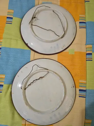 Due piatti decorativi antichi