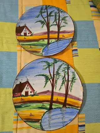 Due piatti decorativi antichi