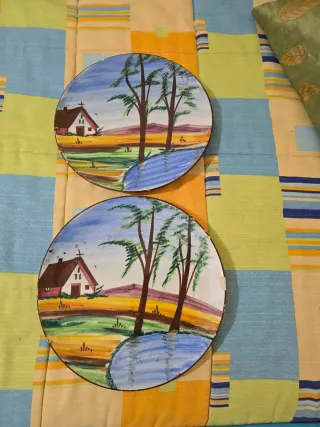 Due piatti decorativi antichi