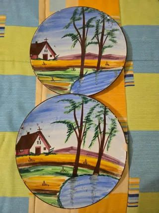 Due piatti decorativi antichi
