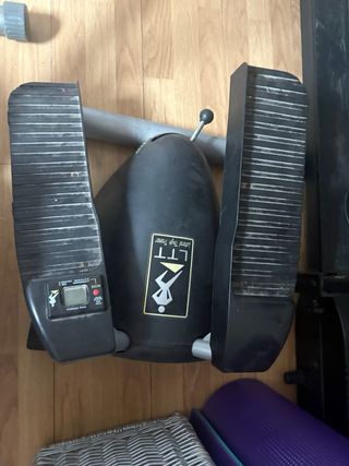 Bicicleta Elíptica Gris y Beige y escaladoragratis