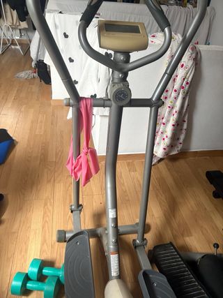 Bicicleta Elíptica Gris y Beige y escaladoragratis