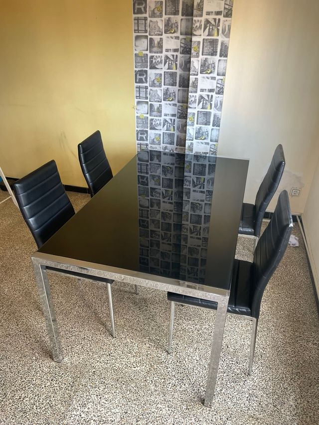 Mesa comedor cristal negro y 4 sillas
