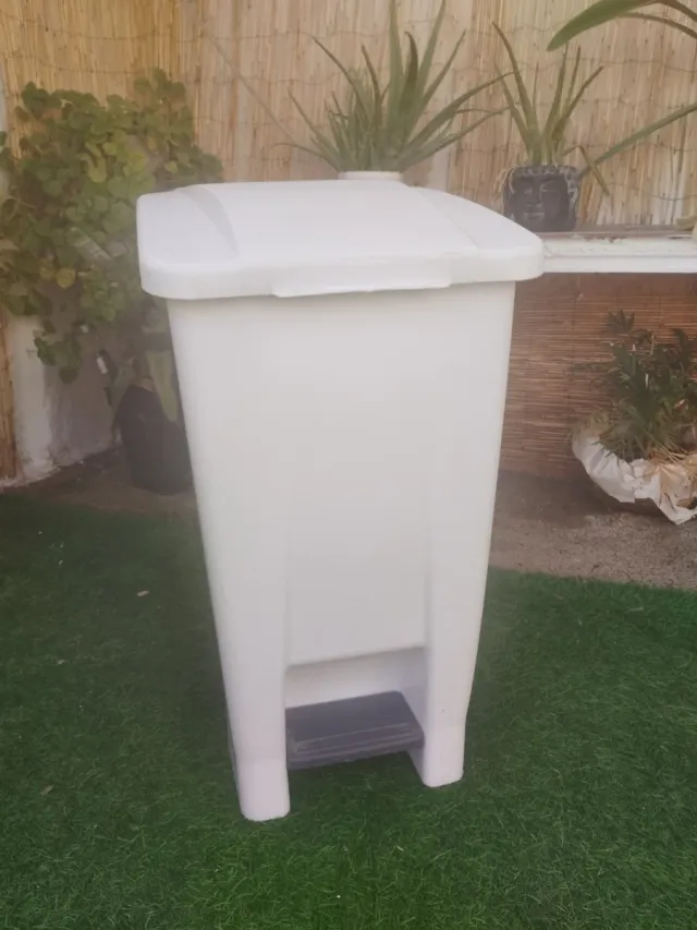 Cubo basura 100L con pedal