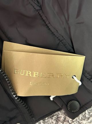 Chaqueta Burberry Negra con Capucha