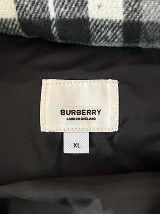 Chaqueta Burberry Negra con Capucha