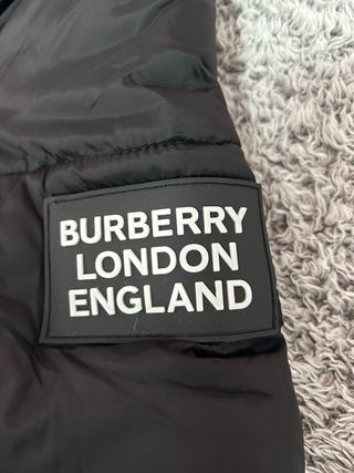 Chaqueta Burberry Negra con Capucha