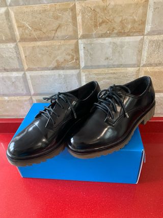 Zapatos Mustang mujer cordones negros