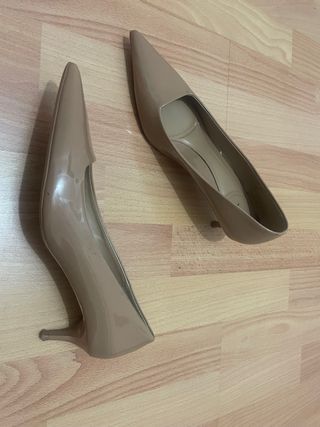 Zapatos Zara Beige Tacón Punta Fina