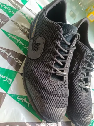 Zapatillas Fila Hombre Negras y Doradas