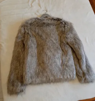 Abrigo pelo beige/gris talla M