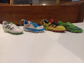 Llaveros Botas Fútbol Oficiales + vitrina.