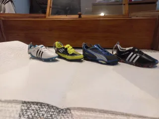 Llaveros Botas Fútbol Oficiales + vitrina.