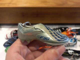 Llaveros Botas Fútbol Oficiales + vitrina.