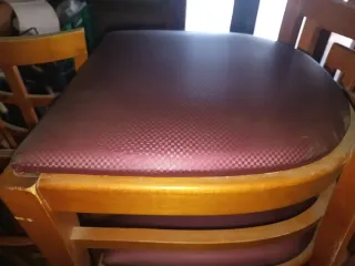 Sillas de madera maciza apilables