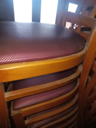 Sillas de madera maciza apilables