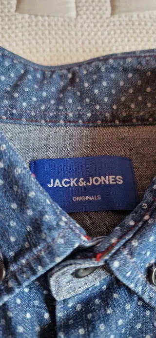 Camisa de hombre azul con puntos