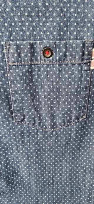 Camisa de hombre azul con puntos