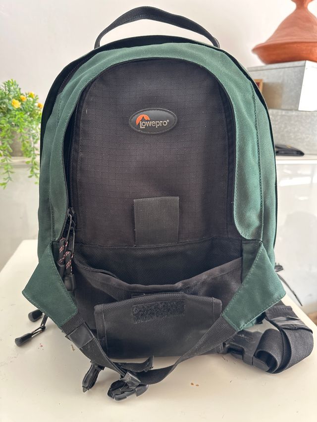 Mochila Lowepro Mini Trekker AW